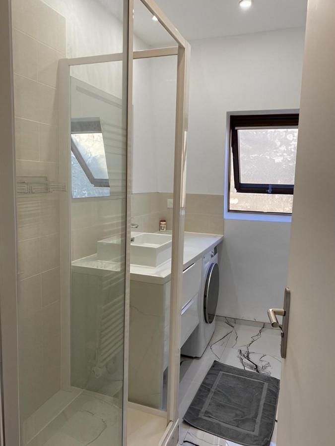 Upscale 80M2 2 Bedroom Apartment Near Champs Elysees Paris Exteriör bild